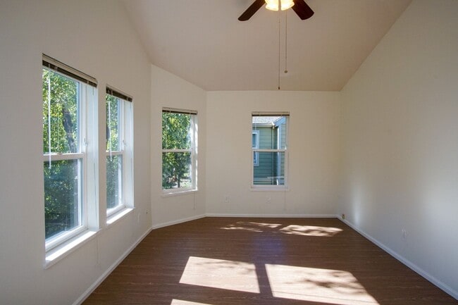 Building Photo - Lair Hill-Spacious & Updated 2-Bed/2-Bath ...