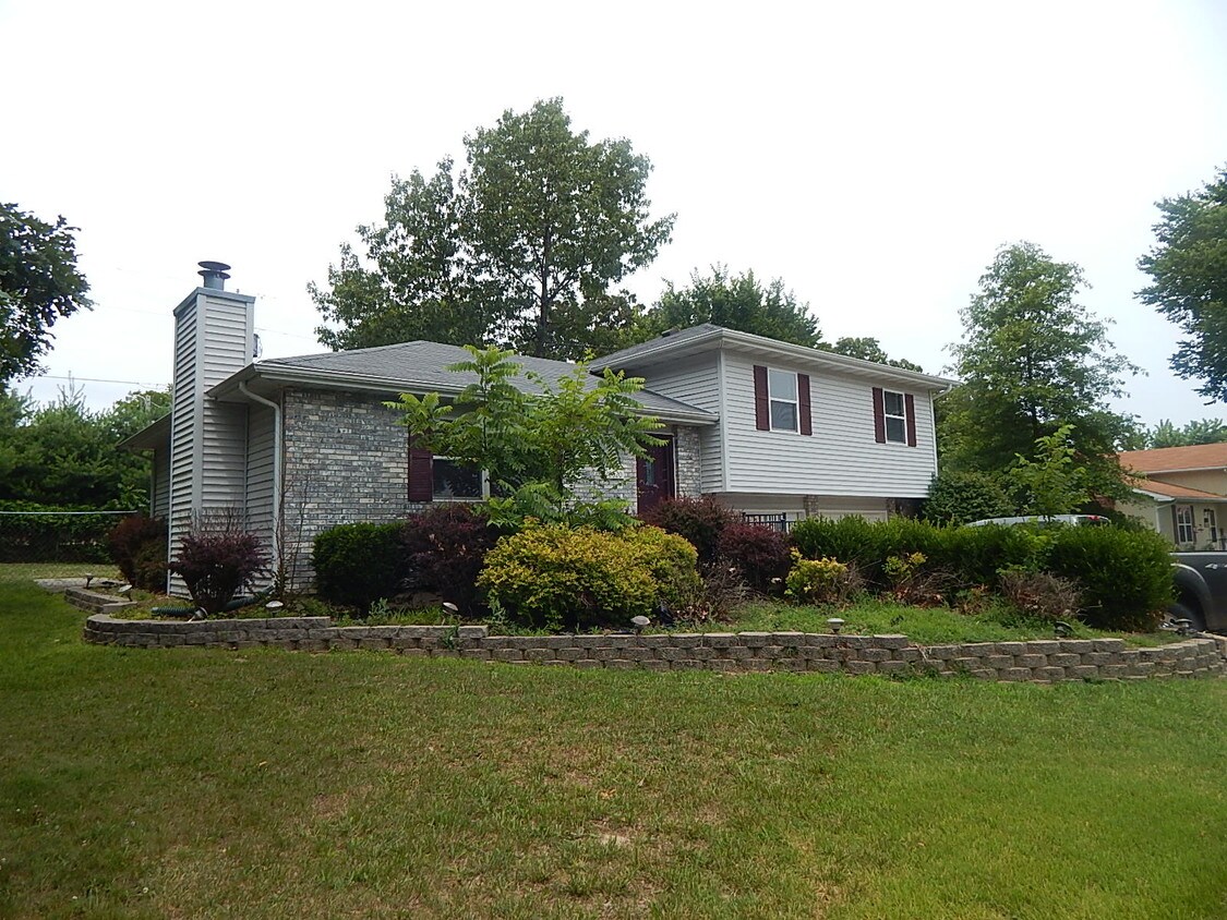 Primary Photo - 20620 Sedalia Rd