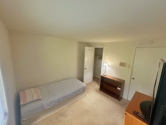Building Photo - 8916 Footstep Ct