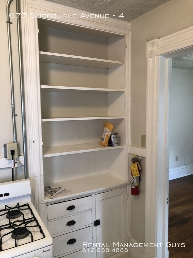 Building Photo - Cozy 1 Bedroom Apartment- Close to Light Rail
