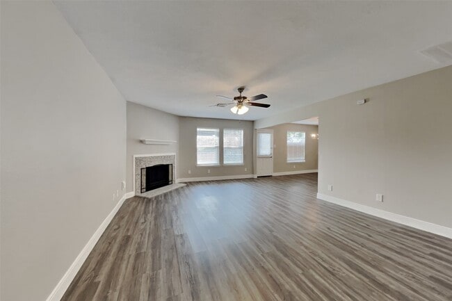 Foto del edificio - 17303 Davenway Dr
