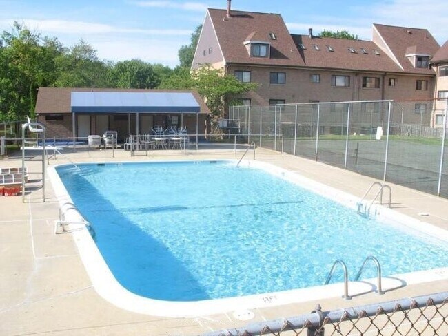 Foto del edificio - 11501 Amherst Ave