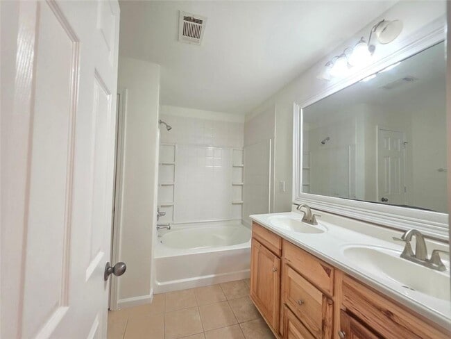 Building Photo - 1685 Southgate Mill Dr