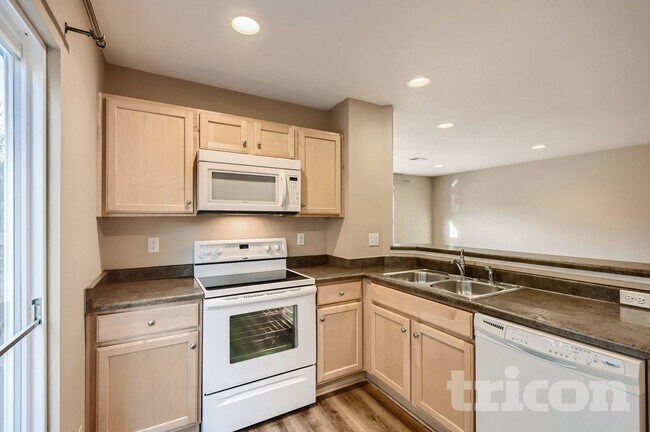 Building Photo - 2172 Willow Ct