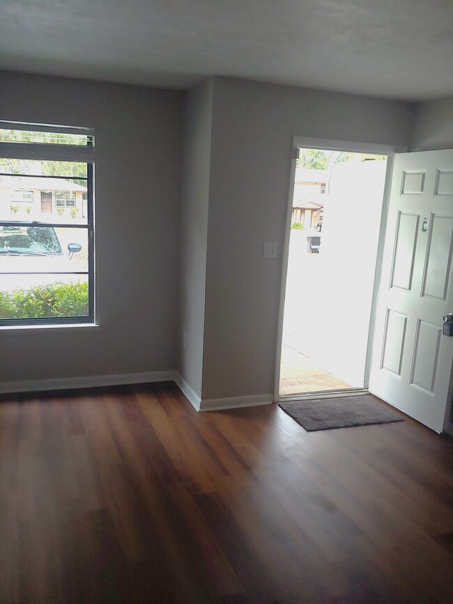 Building Photo - 2-bedroom/1-bath quad-plex home is in an a...