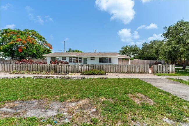 Foto del edificio - 800 NE 24th St
