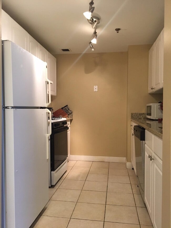 Photo - 15 North Beacon St Apartments