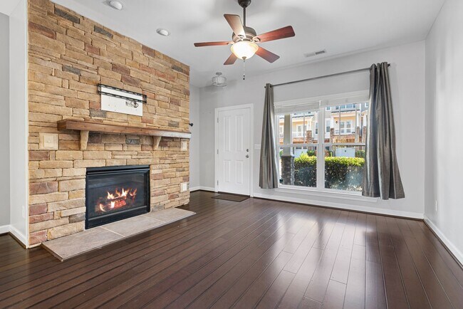 Foto del edificio - New Lower Price! Two-Story Townhome Near RDU Airport!
