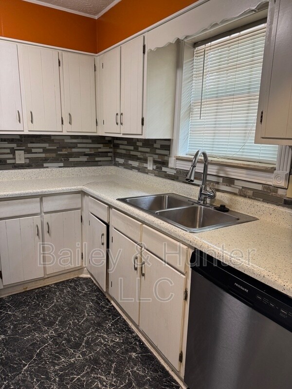 Building Photo - 1327 Woodstone Ter