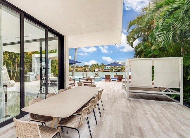 Foto del edificio - 321 E Dilido Dr