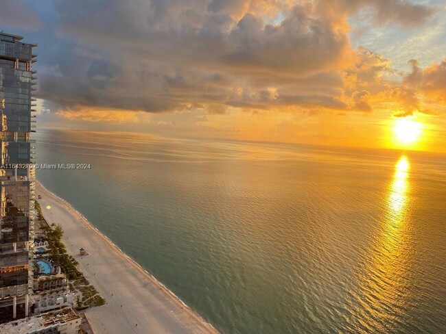 Foto del edificio - 18201 Collins Ave