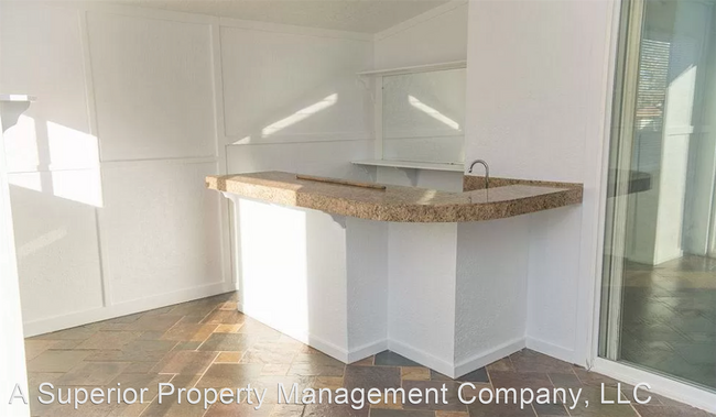 Foto del edificio - 3 br, 2 bath House - 1071 NE Locksley Dr.