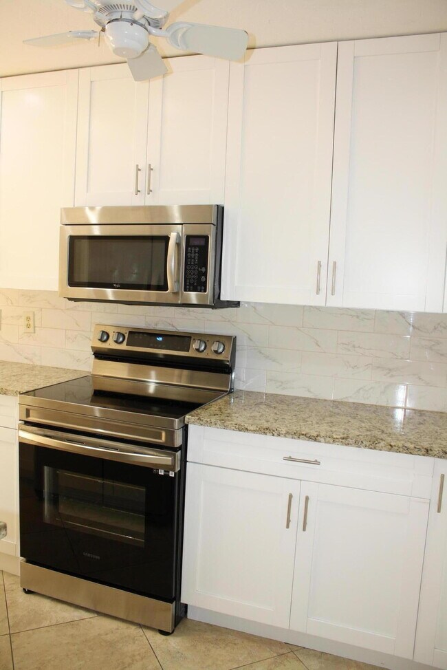 Foto del edificio - 21608 Coronado Ave