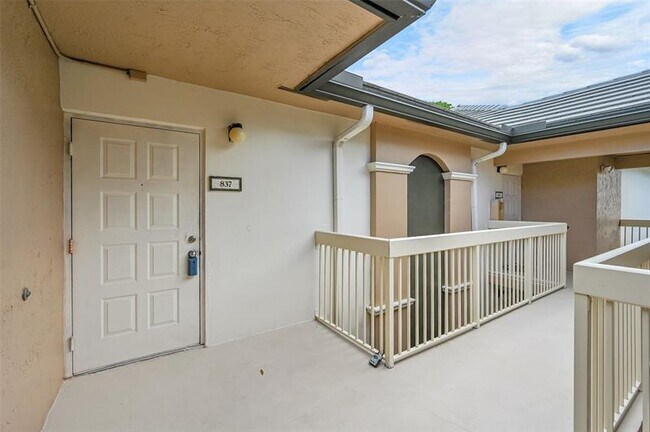 Building Photo - 9833 Westview Dr