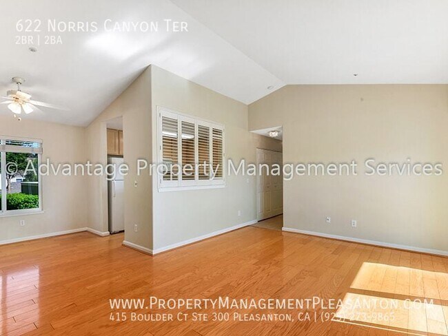 Foto del edificio - 2 bed / 2 bath Condo with VIEWS of the ent...