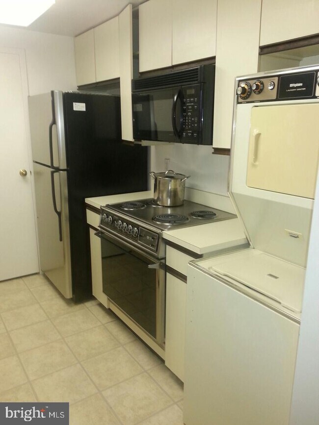 Foto del edificio - 1530 Key Blvd