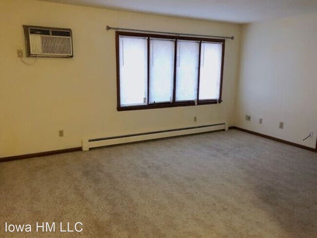 Building Photo - 5902-5906 Hickman Rd