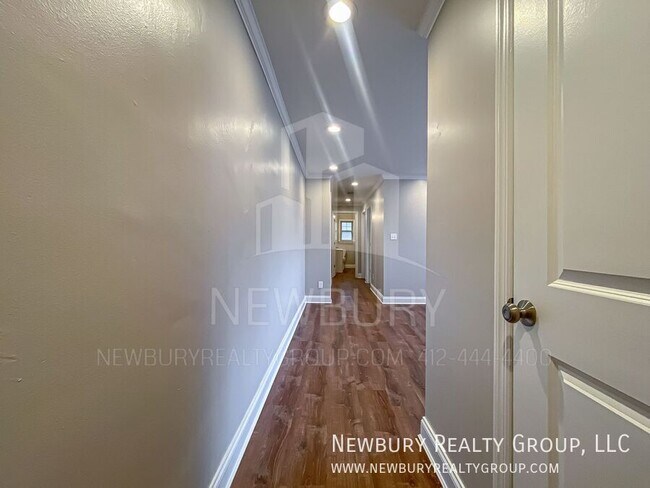 Building Photo - 305 San Juan Dr