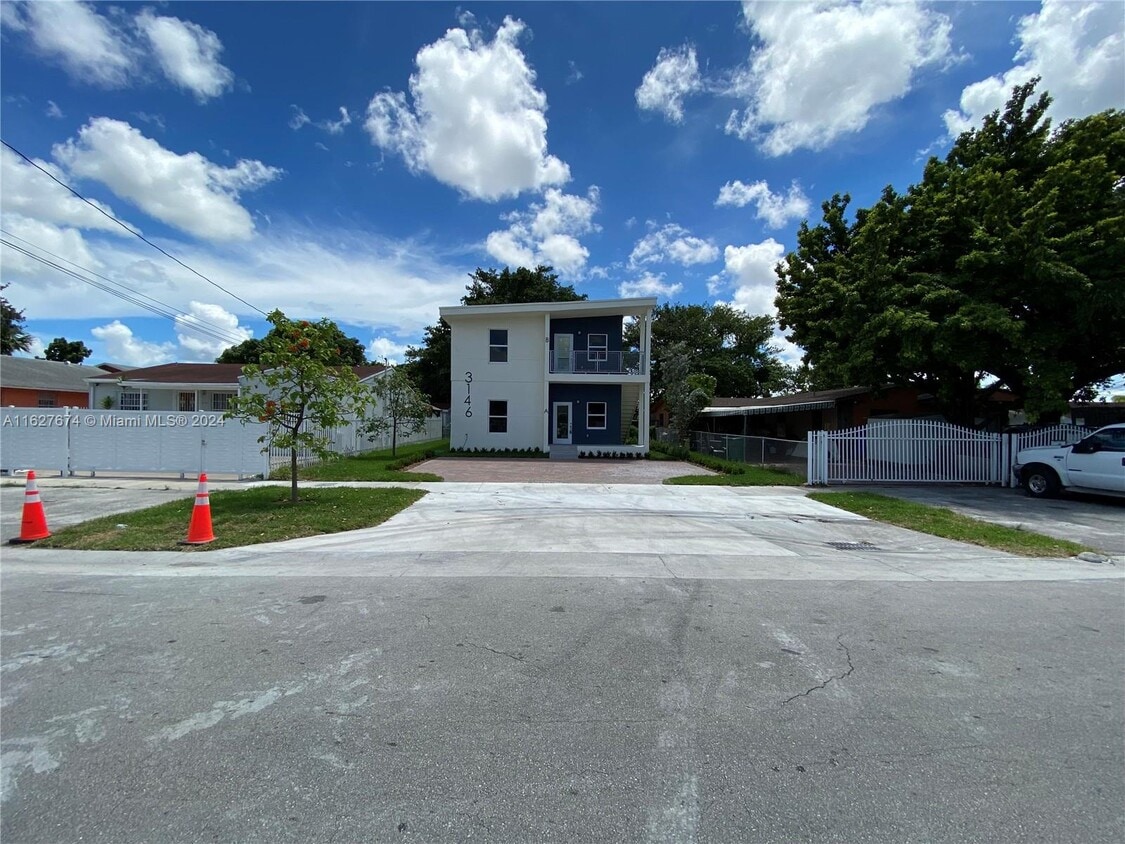 Primary Photo - 3146 NW 32nd St