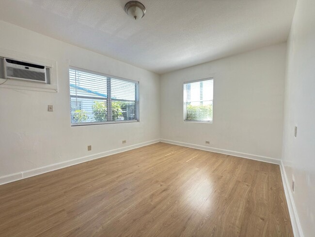 Foto del edificio - 1172 W 34th St