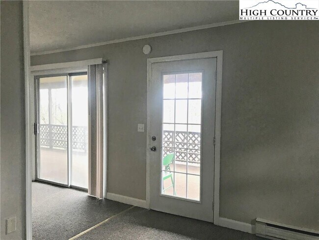 Building Photo - 712 Nikanor Rd