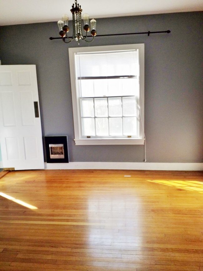 Building Photo - 2355 Ashley St. - move in pending