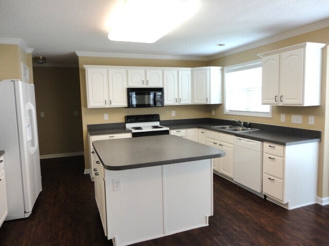 Foto del edificio - 4205 Clovelly Dr
