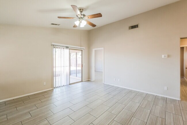 Building Photo - 2525 S 109th Dr