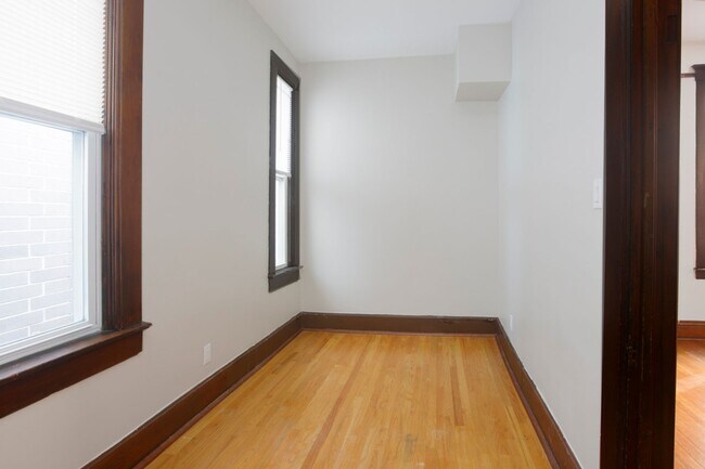 Foto del edificio - 2220 W Homer St