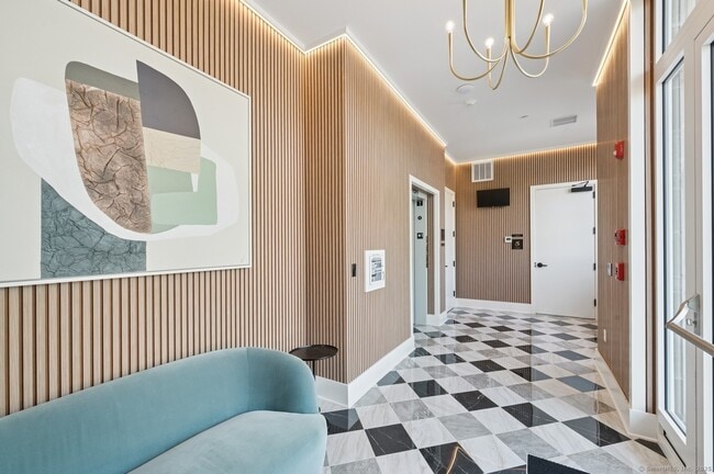 Foto del edificio - 100 E Putnam Ave