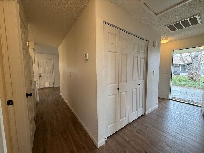 Building Photo - 3209ag