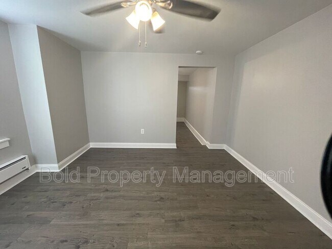 Building Photo - 501 King St