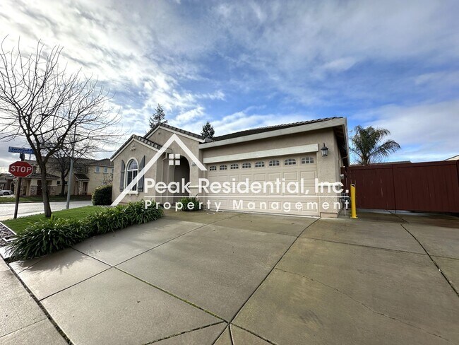 Building Photo - Beautiful Rancho Cordova 3bd/2.5ba Home With 2 Car Garage!