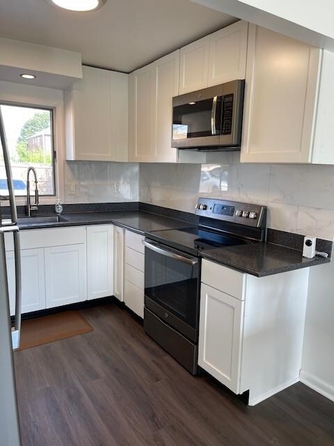 Building Photo - 190 Charles St