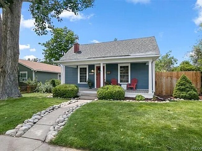 Building Photo - Charming 2 Bed 2 Bath house with Basement flex room in the heart of Englewood!