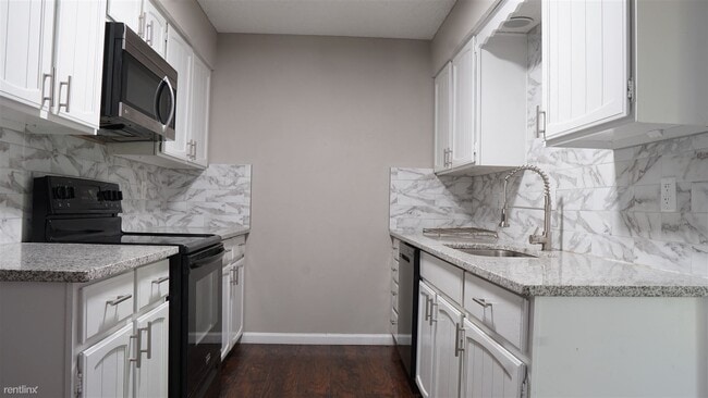 Building Photo - 4 br, 3 bath House - 9320 Chimney Cor