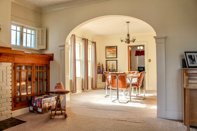 Dining - 303 Wolff St