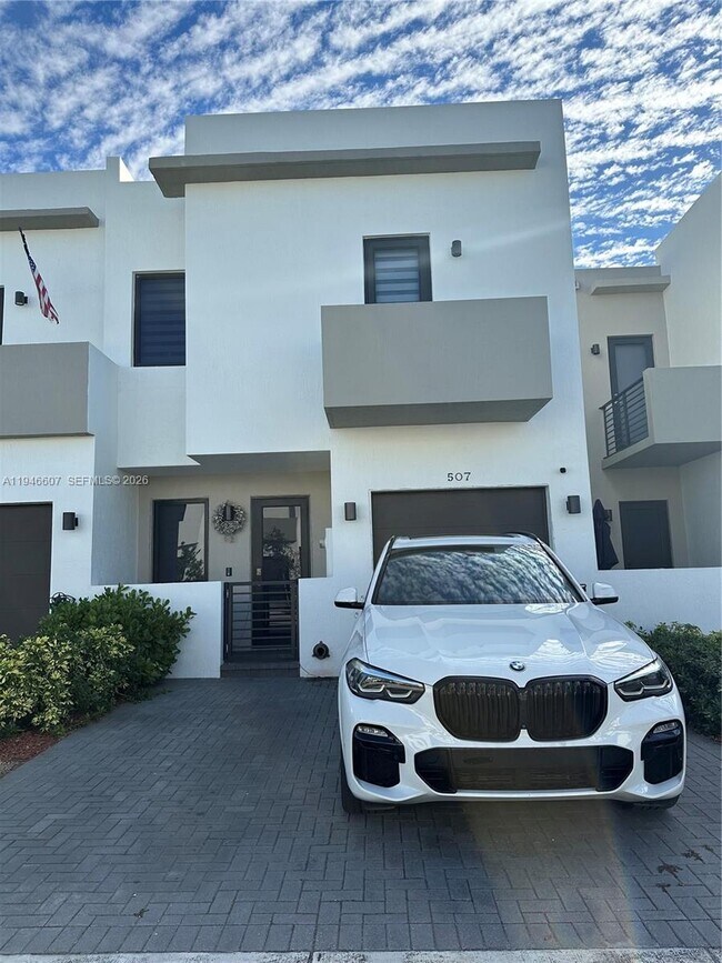 Building Photo - 507 SW 91st Ct