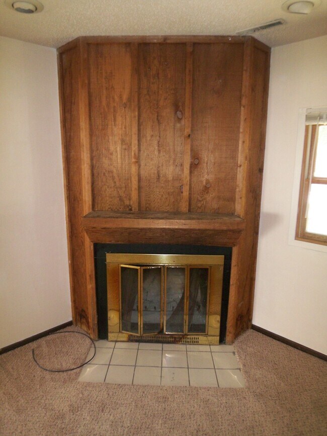Foto del edificio - SPACIOUS 3 BEDROOM w/ IN UNIT LAUNDRY!-123...