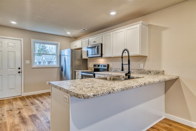 Foto del edificio - 913 W 9th St