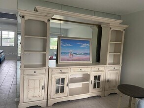 Building Photo - 4050 Ainslie Dr