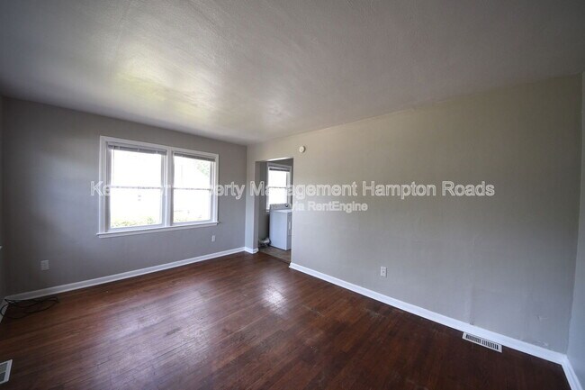 Foto del edificio - 9286 Marlow Ave