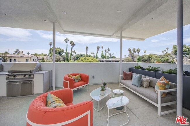 Building Photo - 160 S Ventura Ave