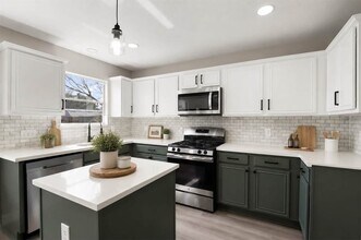 Building Photo - 2406 Pinpoint Dr