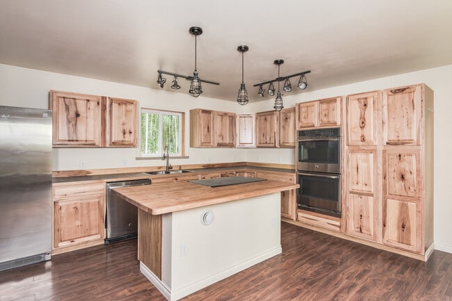 Foto del edificio - Solid 2 Bedroom 2 Bath House With Convenient Location to Eielson AFB