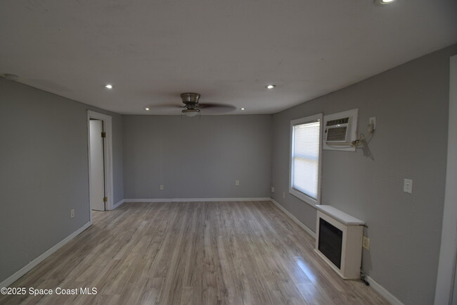 Foto del edificio - 329 Pine Ave