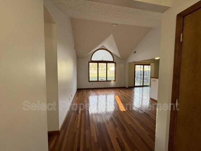 Building Photo - 1639 Olladale Dr