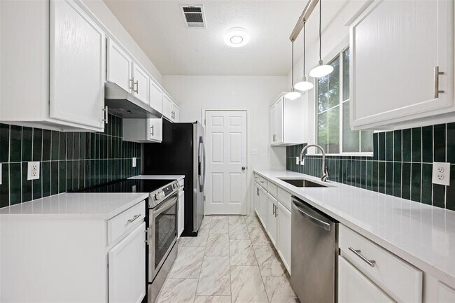 Foto del edificio - 4501 Whispering Valley Dr