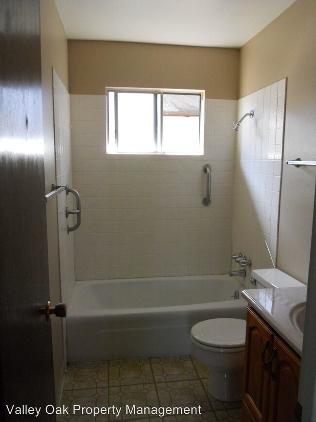 Building Photo - 1526 Locke Rd