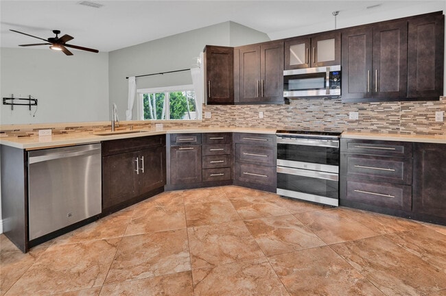 Foto del edificio - 8949 NW 45th Ct